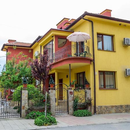 Family Hotel Kavrakovi Pavel Banya Exterior foto