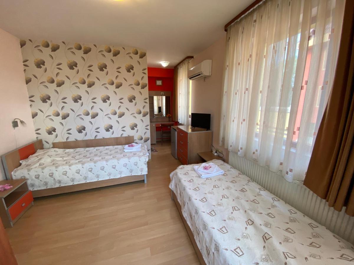 Family Hotel Kavrakovi Pavel Banya Exterior foto